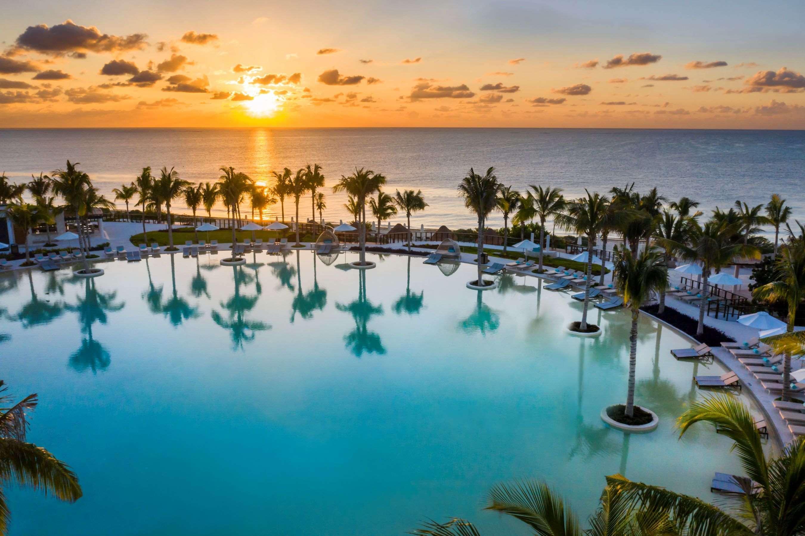 Haven Riviera Cancun (Adults Only) Alfredo V. Bonfil Экстерьер фото Sunset at the Hard Rock Hotel in Cancun