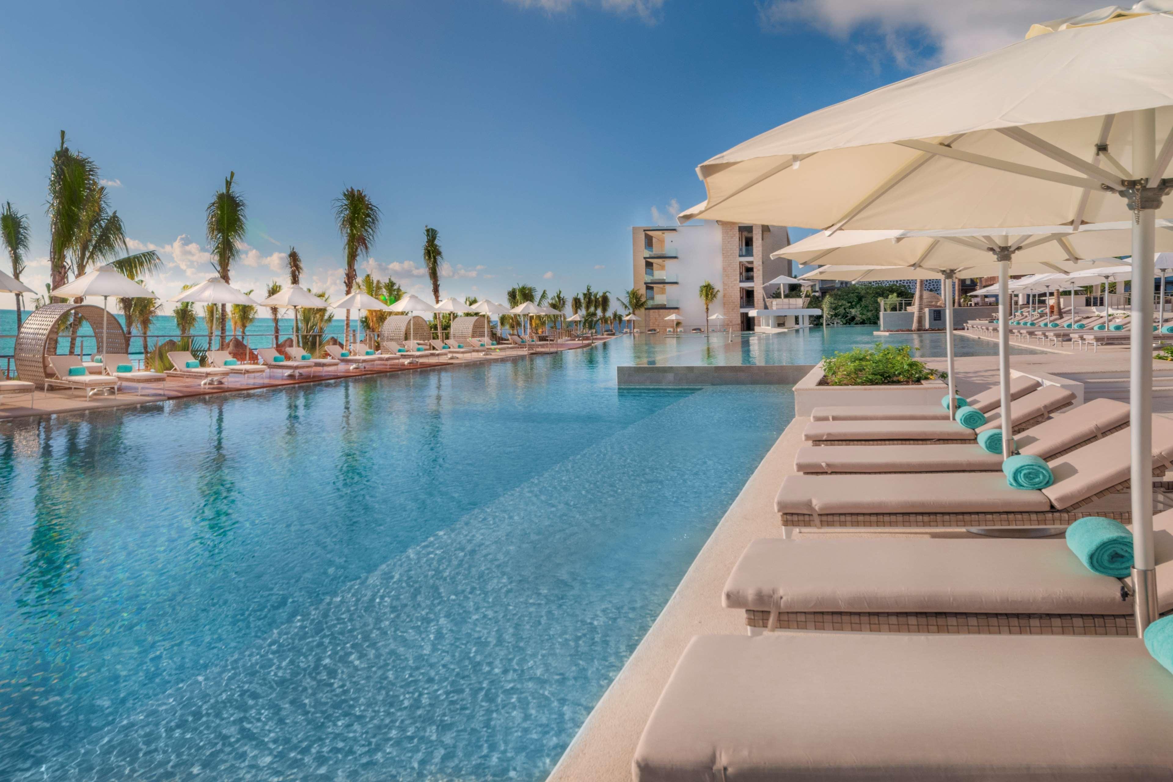 Haven Riviera Cancun (Adults Only) Alfredo V. Bonfil Экстерьер фото The pool at the Hilton Cancun Resort