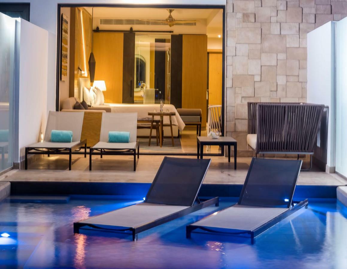 Haven Riviera Cancun (Adults Only) Alfredo V. Bonfil Экстерьер фото A pool villa at the hotel