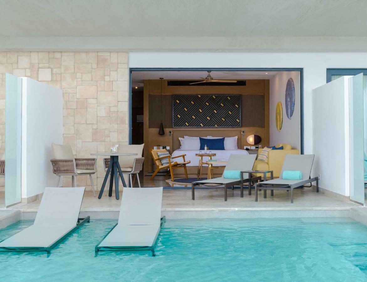 Haven Riviera Cancun (Adults Only) Alfredo V. Bonfil Экстерьер фото A swim-up room at the Hard Rock Hotel